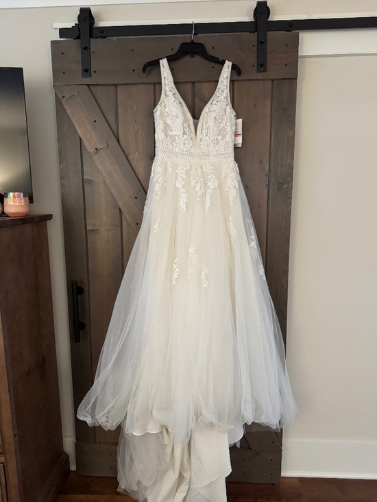 Oleg Cassini Dresses & Skirts - Oleg Cassini ivory wedding dress size 8